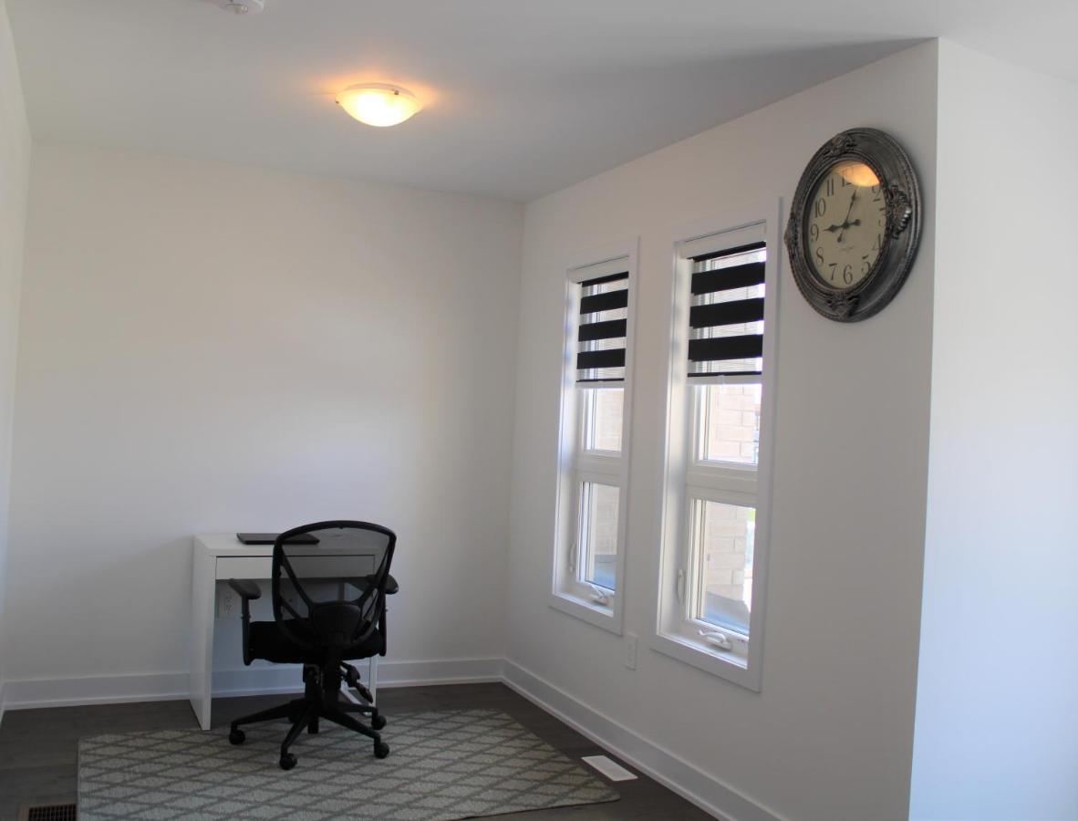 New Town House Barrie South Vila Exterior foto