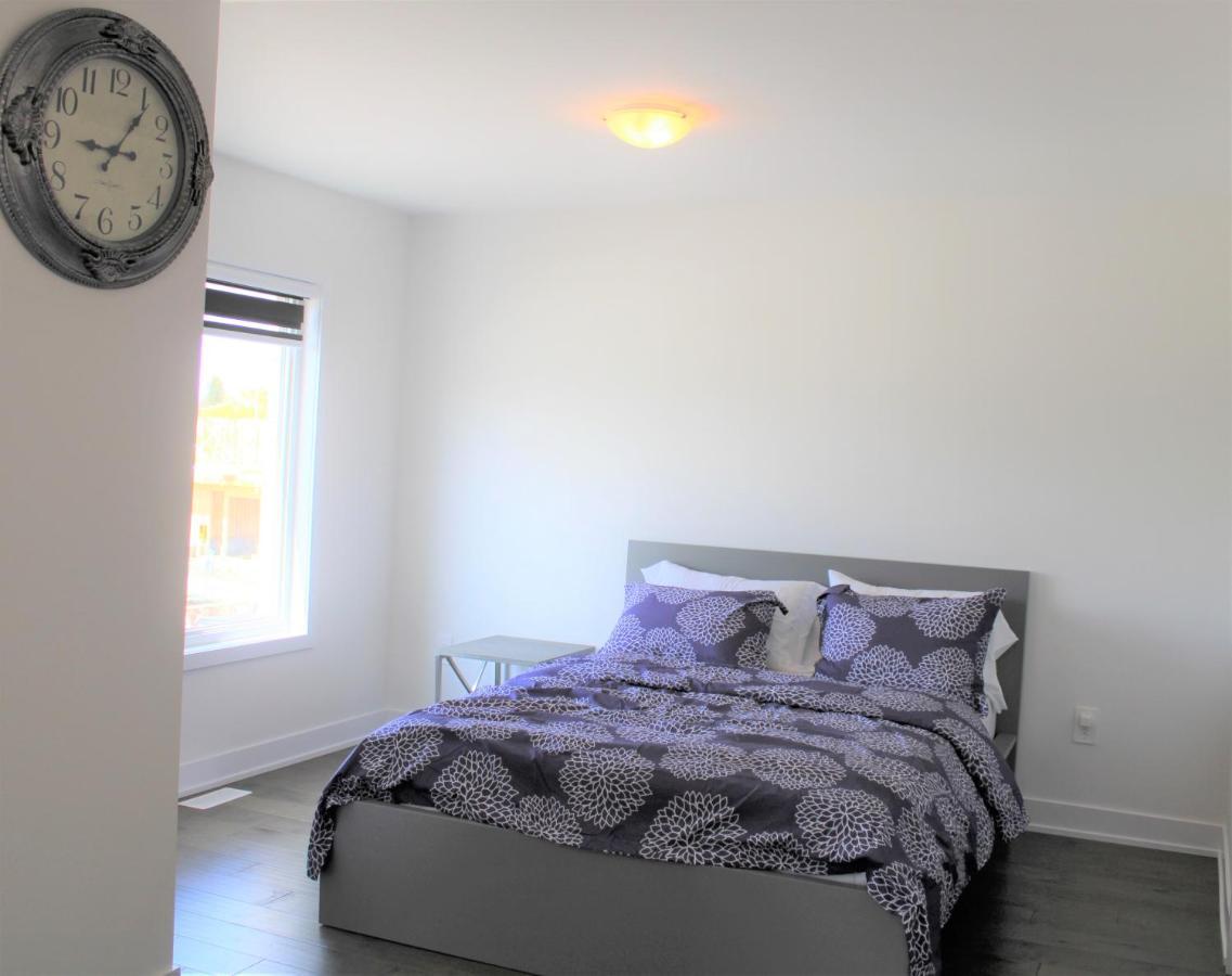 New Town House Barrie South Vila Exterior foto